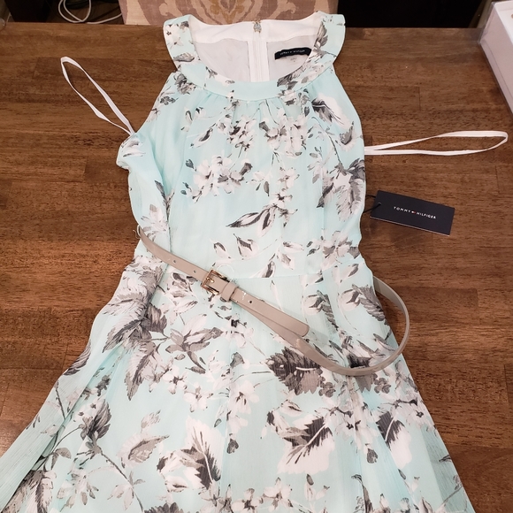 Tommy Hilfiger Dresses & Skirts - Tommy Hilfiger floral dress